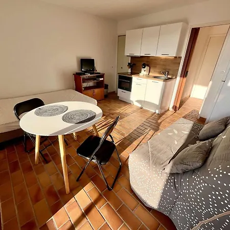 Climatise Avec Piscine Et Parking A Saint-aygulf - Fr-1-226a-125 Фрежюс